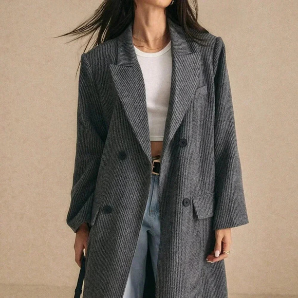 Grey Elegant Women's Extra Long Gray Suit - Picture 5 of 7